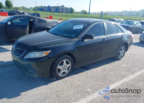 2010 Toyota Camry z USA, uszkodzony, nr VIN 4T4BF3EK0AR014852